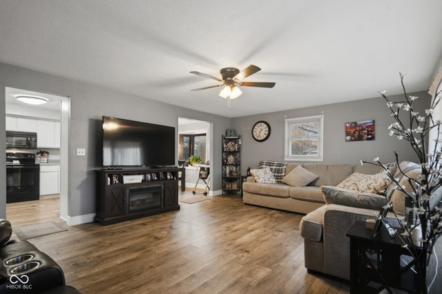 2132 Timbercrest Drive, Columbus, IN 47203