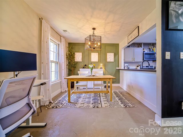 3300 Selwyn Farms Lane 5, Charlotte, NC 28209