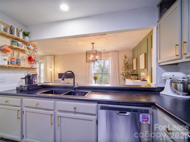 3300 Selwyn Farms Lane 5, Charlotte, NC 28209