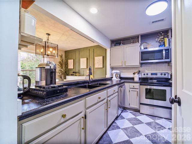 3300 Selwyn Farms Lane 5, Charlotte, NC 28209