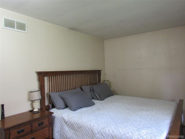 12680 Andersonville Road, Springfield Charter Township, MI 48350