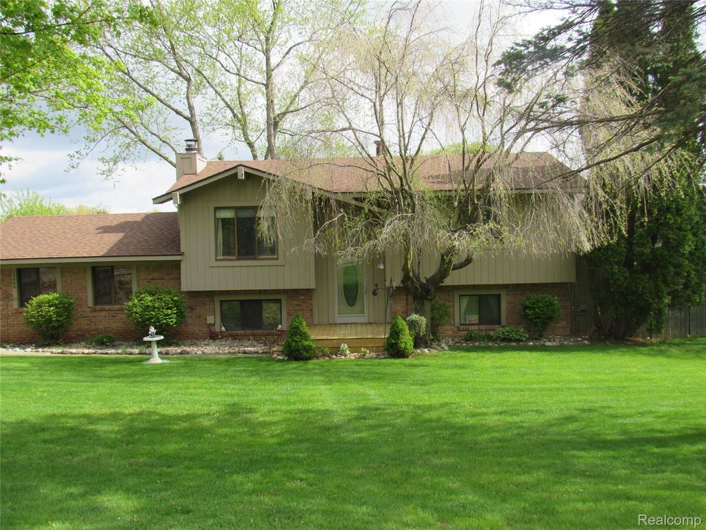 12680 Andersonville Road, Springfield Charter Township, MI 48350