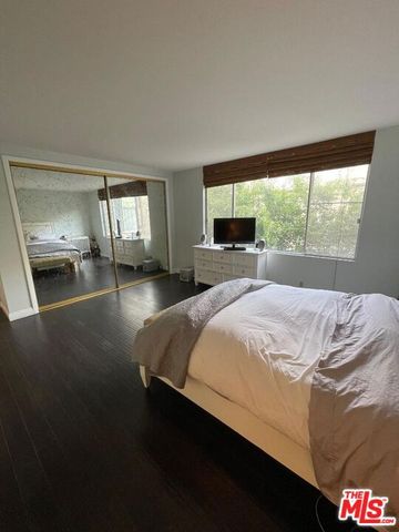 412 N Palm Drive 302, Beverly Hills, CA 90210