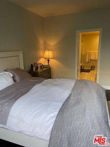 412 N Palm Drive 302, Beverly Hills, CA 90210