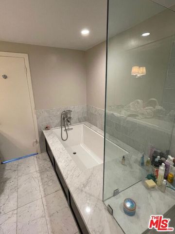 412 N Palm Drive 302, Beverly Hills, CA 90210