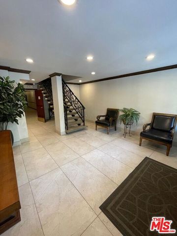 412 N Palm Drive 302, Beverly Hills, CA 90210