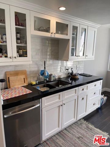 412 N Palm Drive 302, Beverly Hills, CA 90210