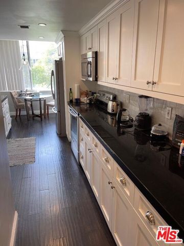 412 N Palm Drive 302, Beverly Hills, CA 90210