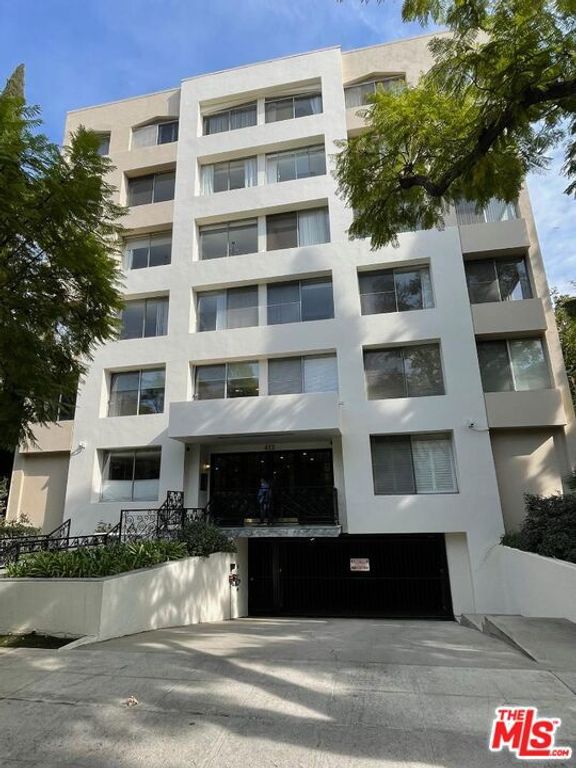 412 N Palm Drive 302, Beverly Hills, CA 90210