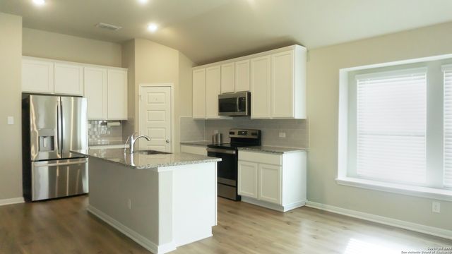 9321 Bronze Cyn, Atascosa, TX 78002