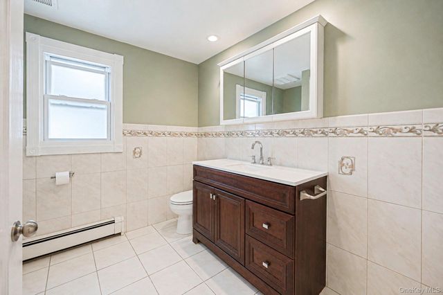 56 Pickwick Lane, North Babylon, NY 11703