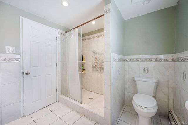 56 Pickwick Lane, North Babylon, NY 11703