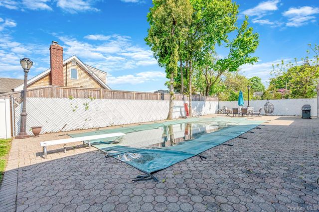 56 Pickwick Lane, North Babylon, NY 11703