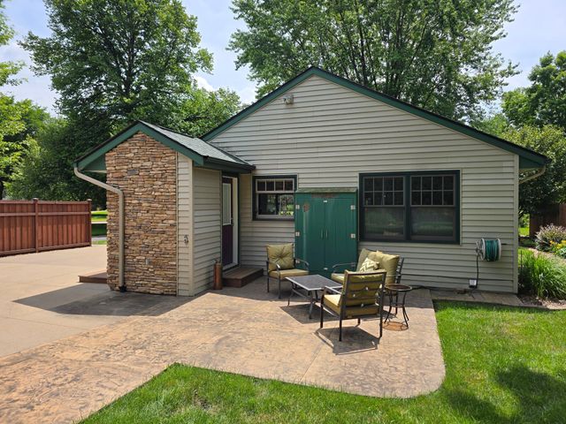 493 Wheelock Parkway W, Saint Paul, MN 55117