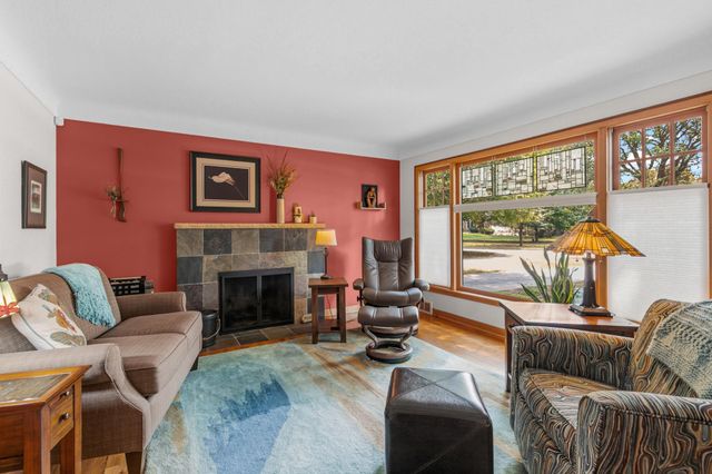 493 Wheelock Parkway W, Saint Paul, MN 55117
