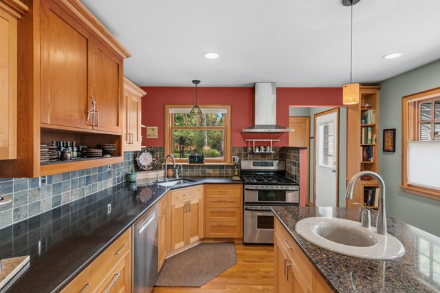 493 Wheelock Parkway W, Saint Paul, MN 55117