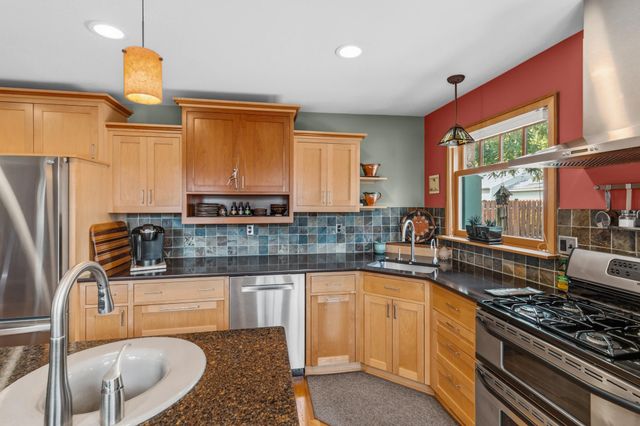 493 Wheelock Parkway W, Saint Paul, MN 55117