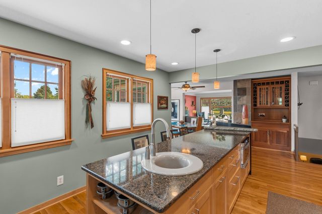 493 Wheelock Parkway W, Saint Paul, MN 55117