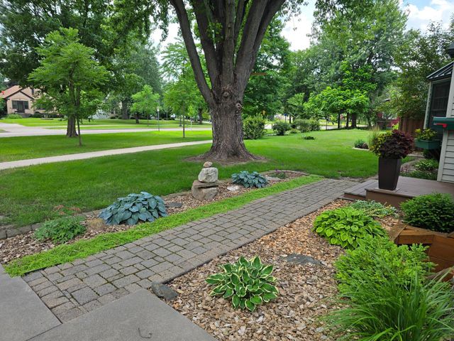 493 Wheelock Parkway W, Saint Paul, MN 55117
