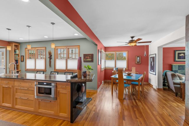 493 Wheelock Parkway W, Saint Paul, MN 55117