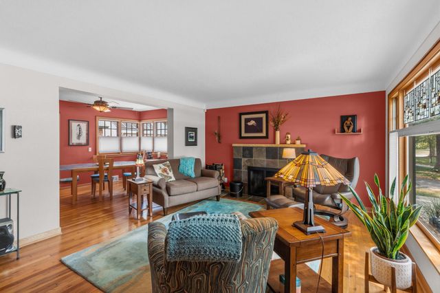 493 Wheelock Parkway W, Saint Paul, MN 55117