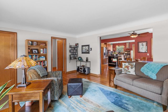 493 Wheelock Parkway W, Saint Paul, MN 55117
