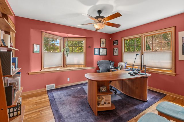 493 Wheelock Parkway W, Saint Paul, MN 55117