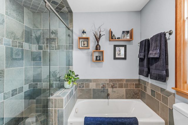 493 Wheelock Parkway W, Saint Paul, MN 55117