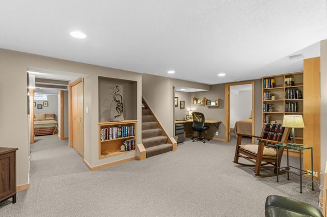 493 Wheelock Parkway W, Saint Paul, MN 55117