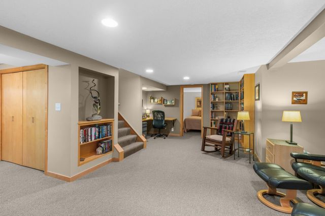 493 Wheelock Parkway W, Saint Paul, MN 55117