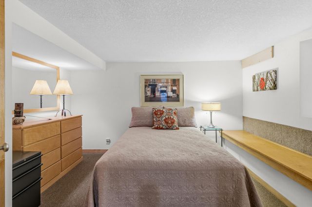493 Wheelock Parkway W, Saint Paul, MN 55117