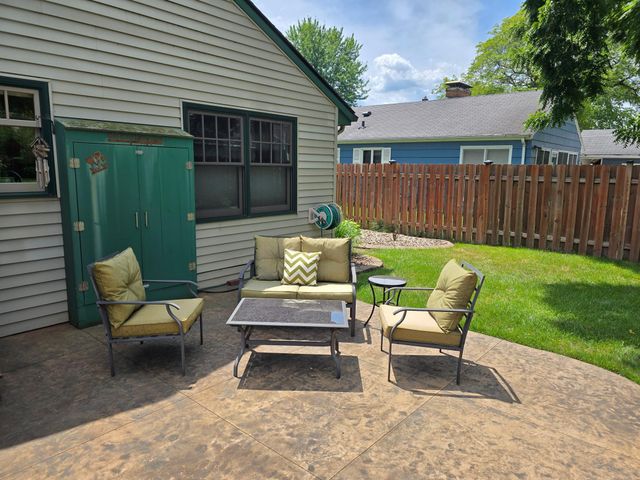 493 Wheelock Parkway W, Saint Paul, MN 55117