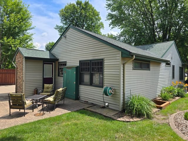 493 Wheelock Parkway W, Saint Paul, MN 55117