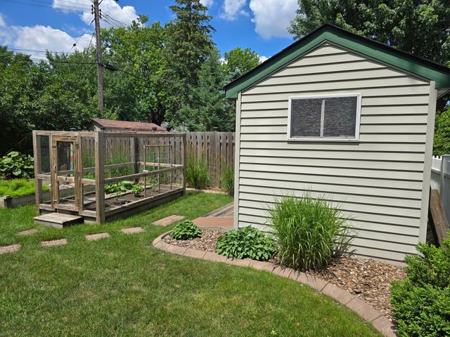 493 Wheelock Parkway W, Saint Paul, MN 55117
