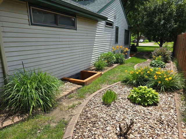 493 Wheelock Parkway W, Saint Paul, MN 55117
