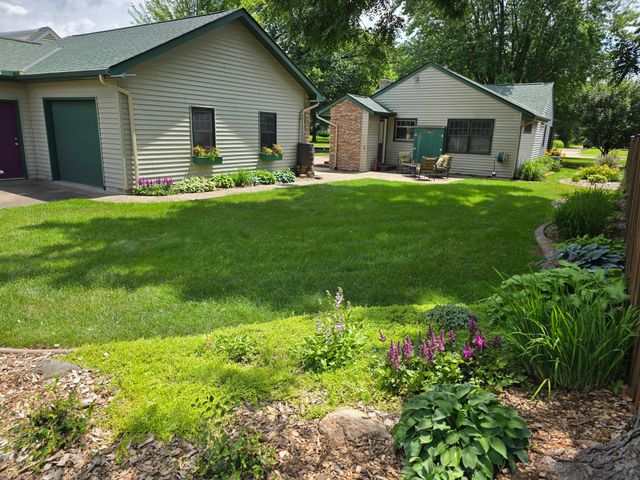 493 Wheelock Parkway W, Saint Paul, MN 55117