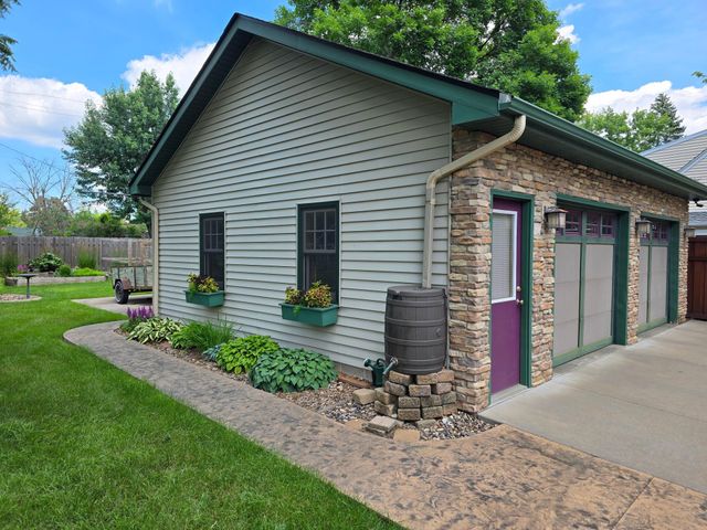 493 Wheelock Parkway W, Saint Paul, MN 55117