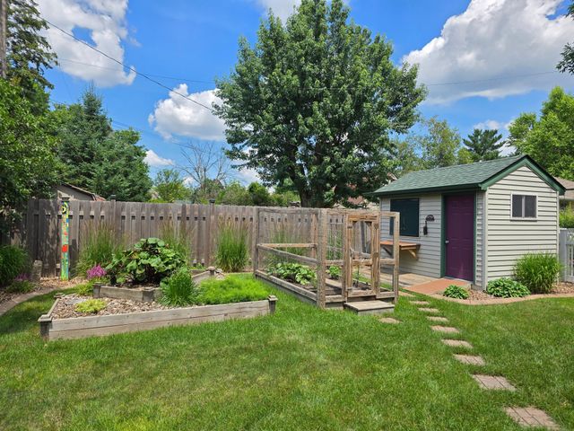 493 Wheelock Parkway W, Saint Paul, MN 55117