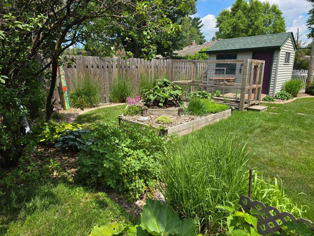 493 Wheelock Parkway W, Saint Paul, MN 55117