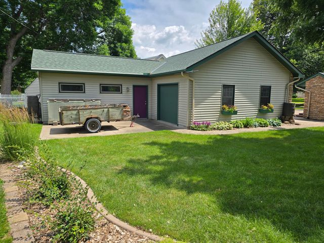 493 Wheelock Parkway W, Saint Paul, MN 55117