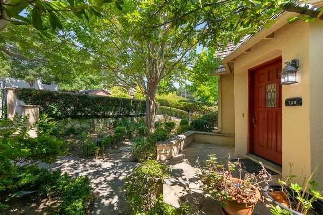 743 Orange Avenue, San Carlos, CA 94070