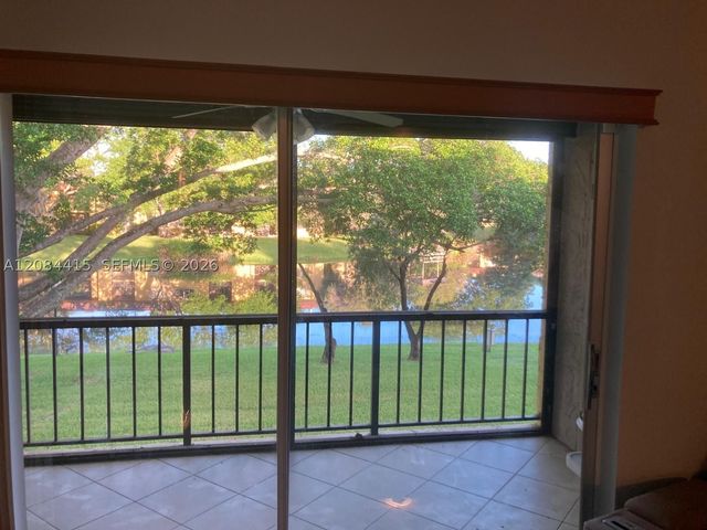 890 SW 9th Street Cir 202, Boca Raton, FL 33486