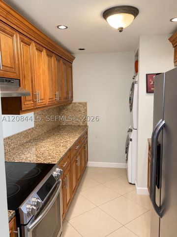 890 SW 9th Street Cir 202, Boca Raton, FL 33486