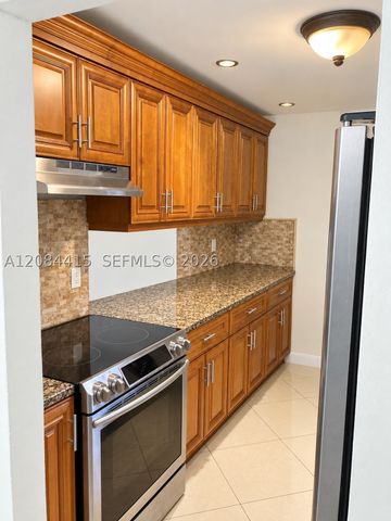 890 SW 9th Street Cir 202, Boca Raton, FL 33486