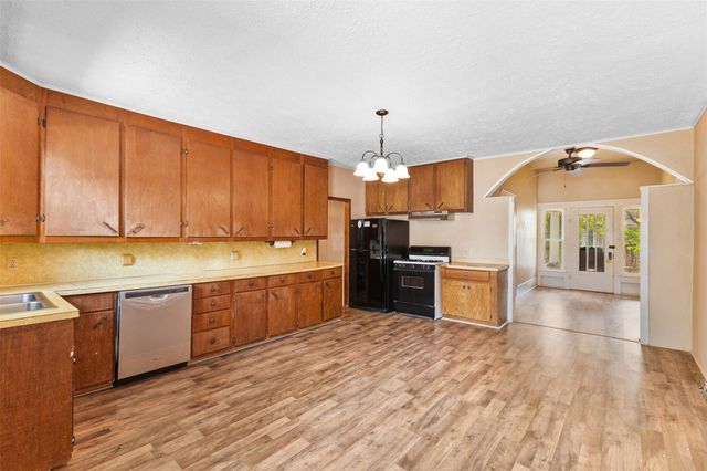 327 12th Street, Somerville, TX 77879