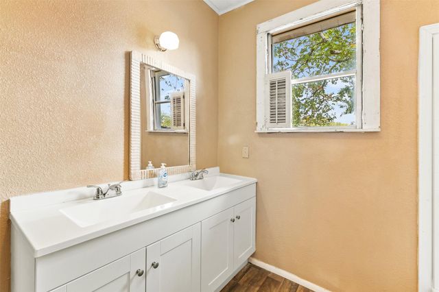 327 12th Street, Somerville, TX 77879