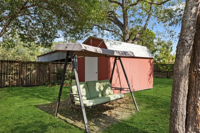 327 12th Street, Somerville, TX 77879