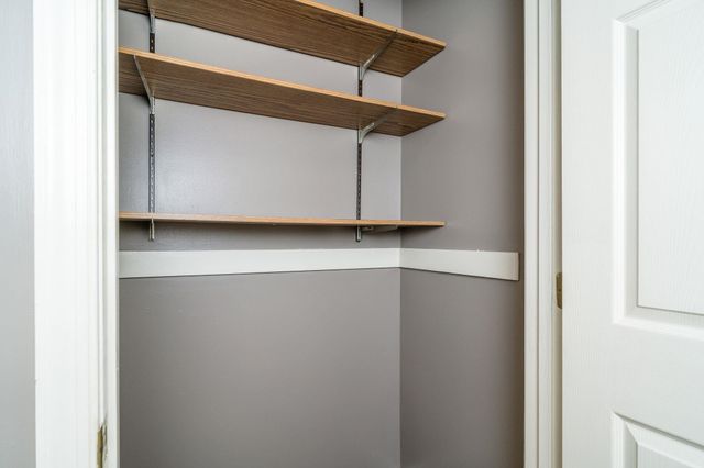 1600 N Coalter St Ste 6, Staunton, VA 24401