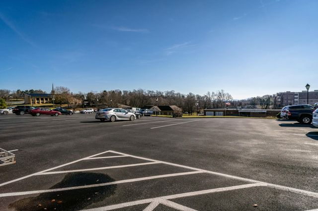 1600 N Coalter St Ste 6, Staunton, VA 24401