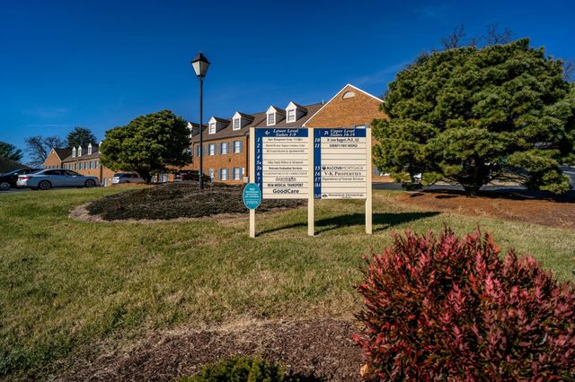 1600 N Coalter St Ste 6, Staunton, VA 24401